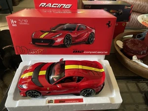 1/18 Bburago Ferrari 812 Competizione Rosso Corsa/yellow Stripe Signature Series - Picture 1 of 11