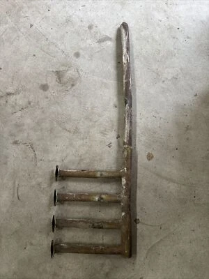 Early 1900’s PIERCE 4 EXHAUST PIPE Arrow - Image 1 of 4