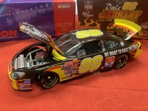 DALE JARRETT #88 UPS 2001 FORD TAURUS 1:24 SCALE DIE CAST STOCK CAR - Picture 1 of 5