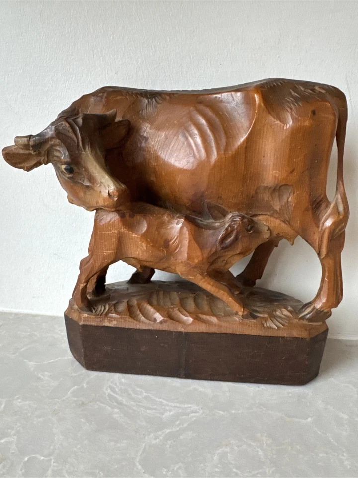 Escultura artística vintage de madera de vaca y becerro tallada a mano decoración interior Foto 1 de 4
