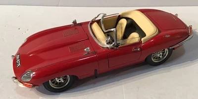 Burago 1/18 1961 Jaguar "E" rojo convertible modelo coche destrozado Foto 1 de 4