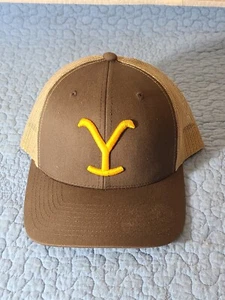 Cappello snapback Yellowstone ricamato classico Yupoong maglia schiena marrone/abbronzatura - Foto 1 di 5