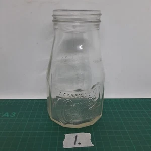 Wakefield Castrol Vintage Embossed One Imperial Pint Oil Bottle. - Bild 1 von 8