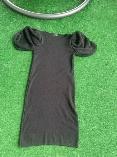 Abito midi aderente FENDI. Realizzato in morbida lana merino Lana