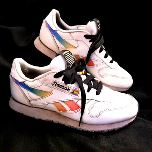 Reebok Classic Pride Men’s 4½ Leather Shoes White/Rainbow/Black All Types Love - Picture 1 of 11