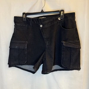 Luvamia Women’s Black Denim Cargo Shorts Sz XL - Picture 1 of 8