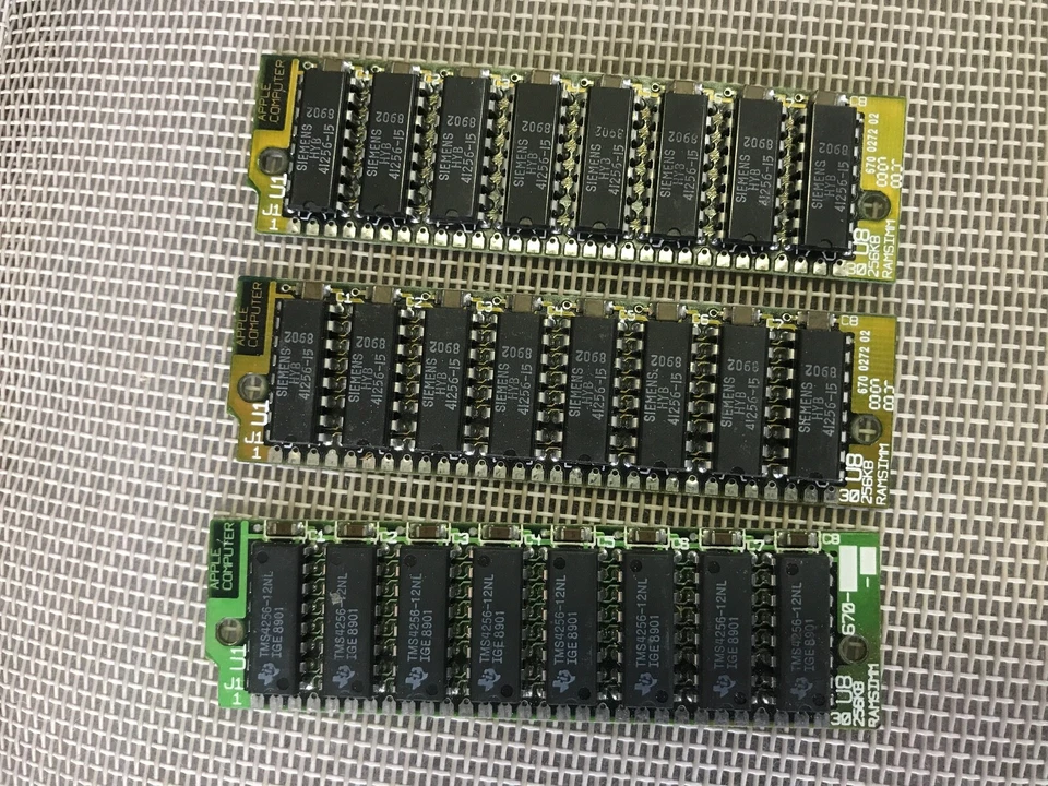 Vintage Apple RAM  -  3x  30-Pin 256K RAM Memory SIMMs  670-0272-02 - Image 1 of 1