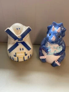 Cookie Jar Lot 2 NIB Jarre A Biscuit Dinosaur MSC Int. + Fredericksburg Windmill - Picture 1 of 19