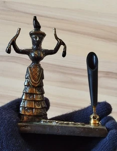 Alter Stifthalter mit Figur / Messing - Bild 1 von 13