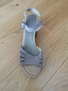 NEW UNISA TAUPE SUEDE SANDALS WITH WOODEN HEEL SIZE EU 40 - Picture 1 of 4