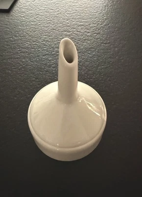 Bayeux ,ancien entonnoir -passoire - Photo 1/4