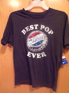 BEST POP EVER #1 Dad (Pop Flaschenverschluss) TEE ~ Herren Größe Medium (38-40) ~ NEU mit Etikett - Bild 1 von 1