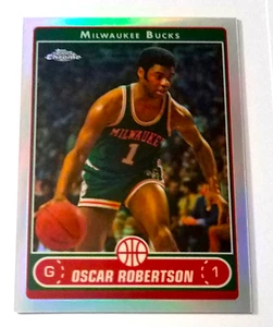 2006 Topps Chrome #156 Oscar Robertson Refractor Parallel SP Milwaukee Bucks HOF - Picture 1 of 2