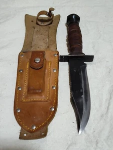 Coltello da trincea giapponese vintage con fodero in pelle e manico con pomello a vite D16 - Foto 1 di 19