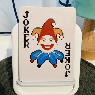 Ímã de arte em relevo impresso em 3D - Cartão coringa inspirado em Balatro Joker Jimbo - Imagem 1 de 3