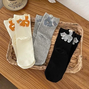 Calcetines de algodón transpirables y cómodos para todas las estaciones de gato de dibujos animados para damas - Imagen 1 de 15