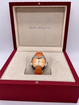 Reloj con correa de cuero de cuarzo suizo Salvatore Ferragamo para mujer FIZ030015 Foto 1 de 4