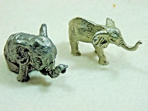 Figura de 2 elefantes bebés miniatura pequeña de peltre sentado y de pie 1-1/2" - Imagen 1 de 10