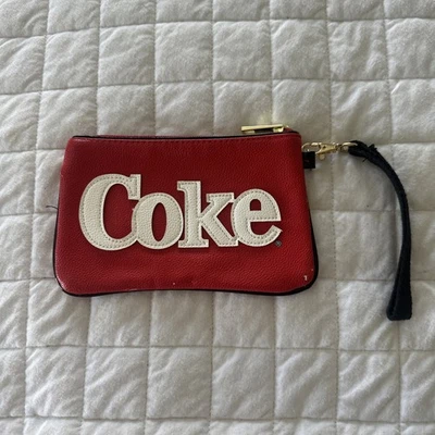 COKE Coca Cola Wristlet Feminino Vermelho Pequeno Zíper Logotipo Levantado Ursos Polares - Imagem 1 de 4