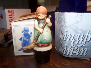 Vintage Hummel "Little Sweeper" 171 #305 Signed mint IN BOX 1986 - Picture 1 of 4