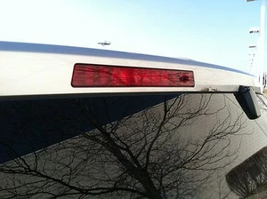 NUEVO FABRICANTE DE EQUIPOS ORIGINALES TERCERA LUZ DE FRENO/LUZ DE PARADA DE MONTAJE ALTO ARMADA QX56 - CON LAVADORA - Imagen 1 de 4