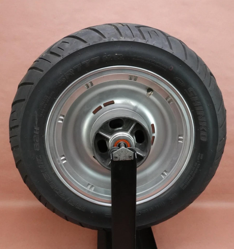 Llanta trasera Kawasaki Vulcan 900 VN900 VN900C 2007-2013 180/70 B15 Foto 1 de 4