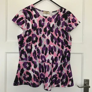 Love Label Pink Purple T Shirt Size 14 Short Sleeve Peplum Style Animal Print - Picture 1 of 8