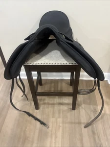 Wintec Isabell Wert  Dressage Saddle 17" 43CM .  Black .Please See Pictures - Picture 1 of 23