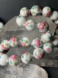 Collar de cuentas de porcelana china anudada pintada a mano vintage de 26"* rosa floral - Imagen 1 de 8