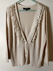 Nine West Strickjacke Gr. XL tiefer V-Ausschnitt beige Blütenblatt Akzent Viskose und Baumwolle - Bild 1 von 9