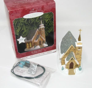 1998 Hallmark Keepsake ornamento magico la chiesa di pietra servizi a lume di candela - Foto 1 di 3