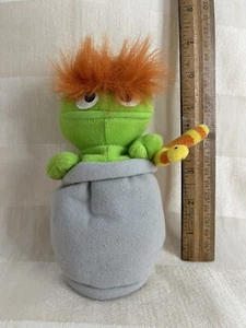 Oscar the Grouch Bean Bag Plush 1997 Tyco Sesame Street with Slimey Worm VTG - Picture 1 of 3