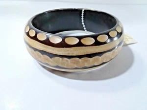 Amrita Singh Women's Resin Etched Circle Brown tan Bangle Bracelet NWT 98 - Picture 1 of 5