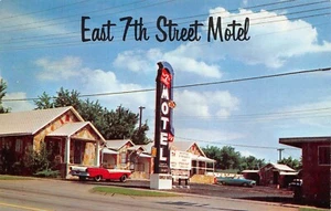 Postal East 7th Street Motel U.S. Highway Route 66 Joplin, MO de colección década de 1960 - Imagen 1 de 2