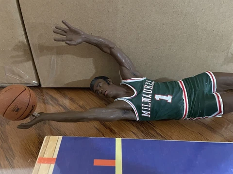 McFarlane Milwaukee Bucks Loose Figure - Oscar Robinson Cover