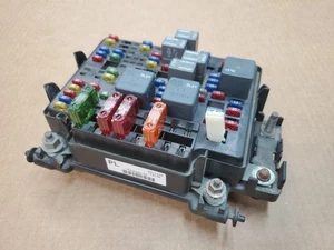 99-02 Chevy Silverado Sierra 5.3L 6.0L 2500 Fuse Box Junction Block 15328806 OEM - Picture 1 of 6