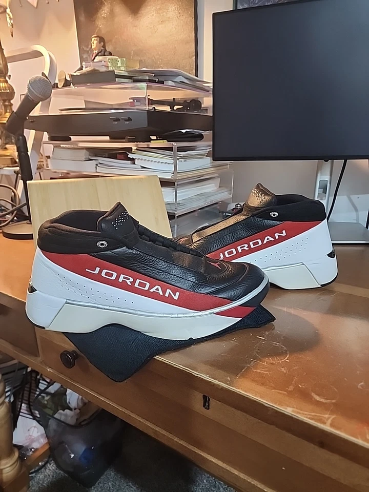 Jordan Talla 14 Team Showcase Blanco Gimnasio Rojo Negro Tenis CD-4150-102 Foto 1 de 4