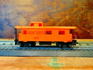 TYCO HO Scale 41' Union Pacific U.P. 1854 Hobby Model Railroad Train Caboose - Picture 1 of 6