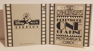 VINTAGE DISNEY MGM STUDIOS SID CAHUENGA'S MEMORABILIA & CURIOS STORE CARD - Foto 1 di 2