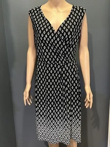 Women's Size 10 WHITE HOUSE BLACK MARKET Black and White Knee Length Dress - Picture 1 of 9