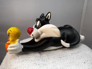 Vintage Hardee's Tweety Bird and Sylvester 1998 Looney Tunes - Picture 1 of 8