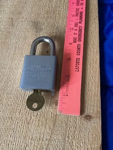 Junkunc Series 200 American USA Hardened Steel Padlock with Key - Pre-owned - Picture 1 of 9