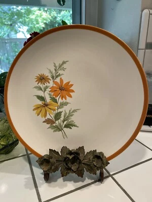 "Bandeja redonda vintage mediados de siglo 12"" de cerámica, flor de naranja y borde" Foto 1 de 4