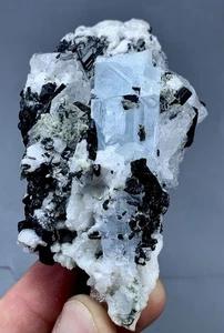 244g Beautiful Aquamarine Crystal/ Specimen Combine With Quartz From Pakistan - Picture 1 of 9