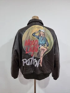 Vintage AVIREX A-2 USAAF "Moonlight Patrol" Flight Military Lederjacke XL/XXL - Bild 1 von 9