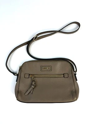 Bolso Bandolera LODIS Cuero Tostado Charlotte Guijarro Pequeño Bolso de Hombro Foto 1 de 4