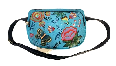 Bolsa de cinto de couro pintada à mão Anuschka - Flores e borboletas azuis - Nova com etiquetas - US$ 174,50 - Imagem 1 de 3