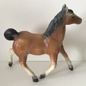 Vintage TANZENDES BRAUNES PFERD Diamant P Kunststofffigur #658 Hongkong 7 Zoll groß - Bild 1 von 6