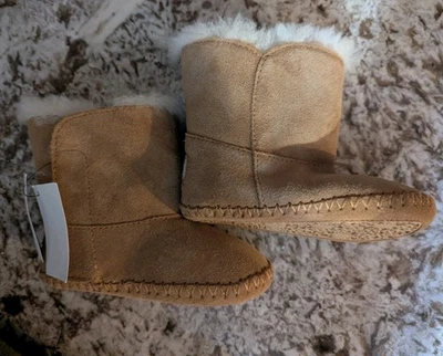 Botas Ugg para niños pequeños Foto 1 de 4