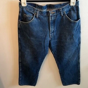 Wrangler Men's Regular Fit Medium Wash Denim Jeans Size 38 - Picture 1 of 7